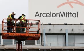 Știri de azi | Compania ArcelorMittal, acuzată că a pus în pericol viața locuitorilor dintr-o regiune a Franței - Știri de azi | 