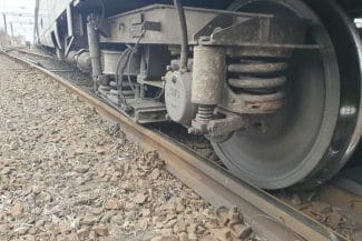 Știri de azi | Un adolescent de 17 ani s-a electrocutat după ce s-a urcat pe vagonul unui tren aflat în triajul gării - Știri de azi | 