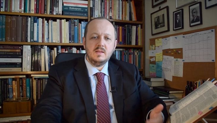 media-173114230088477700.jpg - Știri de azi Știri de azi | Profesorul Adrian Papahagi scoate la suprafață excepția dintre candidații la prezidențiale care gafează major și au istoric de înfrângeri - Știri de azi |