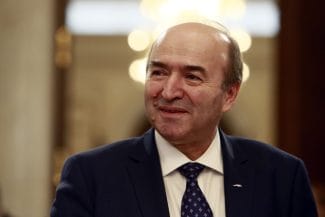 Știri de azi | Tudorel Toader crede că și George Simion riscă să fie scos din cursa prezidențială la CCR: El poate candida - Știri de azi | 