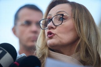 Știri de azi | Elena Lasconi răspunde acuzațiilor că sprijină comunitatea LGBT: ‘Eu sunt creştin-ortodoxă, chiar cred în asta, ţin posturile, sunt practicantă’ - Știri de azi | 