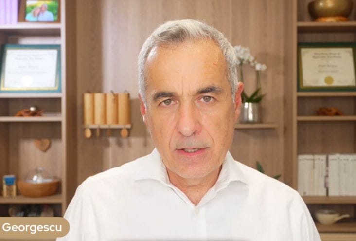 media-173481324151002500.png - Știri de azi Știri de azi | VIDEO Anul trecut îi ataca, acum le lustruiește pantofii! Călin Georgescu: Trump nu mai e ce a fost, JD Vance e un virus - Știri de azi |