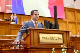 Știri de azi | Preşedintele Camerei Deputaţilor, după ce şefa POT a sunat la 112 să reclame jurnaliştii: Funcţia de parlamentar nu presupune doar avantaje - Știri de azi | 