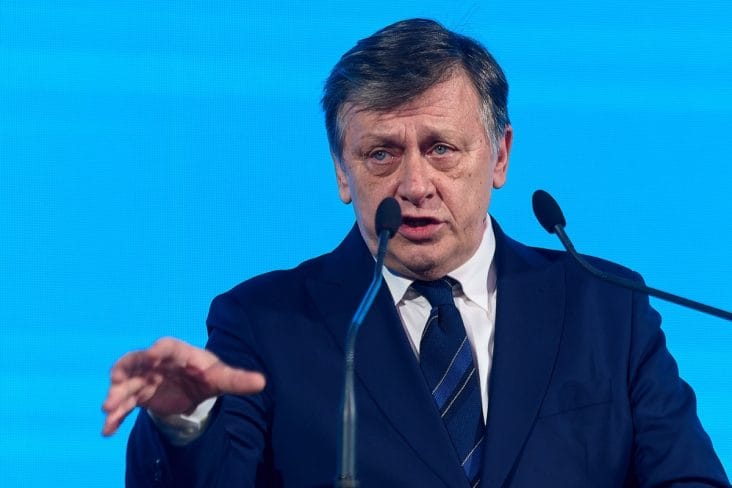 Știri de azi | Sondajele nu-l sperie pe Crin Antonescu: ‘Finala este încă departe / Nu candidez pentru coaliție’ - Știri de azi | 