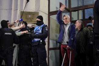 Știri de azi | Ziua decisivă – Călin Georgescu merge iar la instanță, pentru pronunțarea în problema controlului judiciar - Știri de azi | 