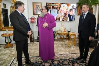 Știri de azi | Cum s-a văzut dinspre Bruxelles întâlnirea lui Crin Antonescu cu unul dintre cei mai importanți ierarhi ai Bisericii Ortodoxe Române - Știri de azi | 