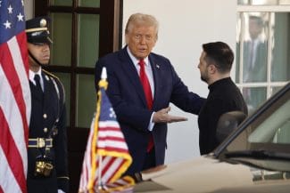 Știri de azi | După ce l-a numit dictator, Donald Trump îl primește pe Zelenski la Casa Albă: Se semnează marele acord pentru resursele Ucrainei - Știri de azi | 