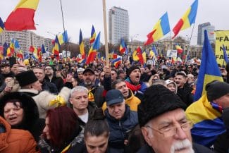 media-174084480210170400.jpg - Știri de azi Știri de azi | Susținătorii lui Călin Georgescu protestează în fața BEC. Se decide soarta candidaturii sale - Știri de azi |