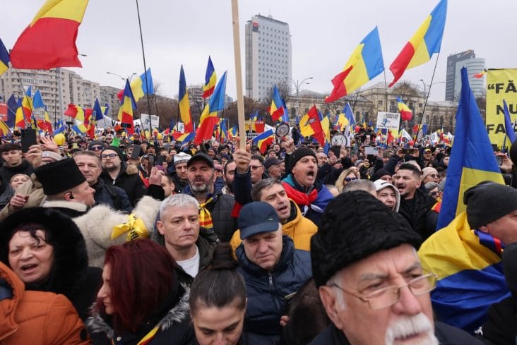 media-174084480210170400.jpg - Știri de azi Știri de azi | Susținătorii lui Călin Georgescu protestează în fața BEC. Se decide soarta candidaturii sale - Știri de azi |