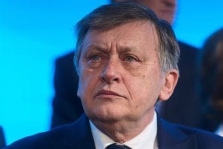 media-174099378561000900.jpg - Știri de azi Știri de azi | VIDEO Pe cine pune mâna, crește! Crin Antonescu susține că viitorul candidat susținut de C. Georgescu va lua ‘o porție copioasă’ din electorat - Știri de azi |