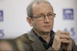 media-174177699087329800.jpg - Știri de azi Știri de azi | VIDEO Dan Puric dă un mesaj-manifest emoționant: ‘Întoarce-te ACASĂ, popor român! Întoarce-te acasă din marele EXIL în care ai fost aruncat fără milă!’ - Știri de azi |