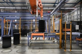 Știri de azi | O corporație japoneză vrea să cumpere o fabrică din România de la miliardarul ucrainean care l-a făcut celebru pe Zelenski - Știri de azi | 