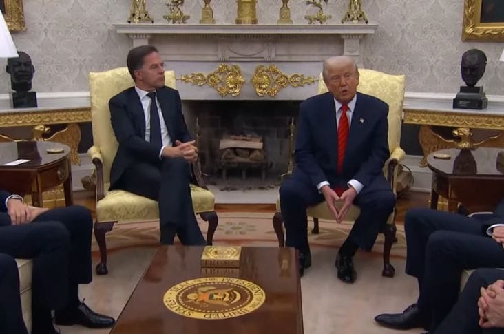 Știri de azi | VIDEO Donald Trump îl umilește pe Klaus Iohannis, de la Casa Albă: ‘Nu l-am plăcut deloc!’ - Știri de azi | 
