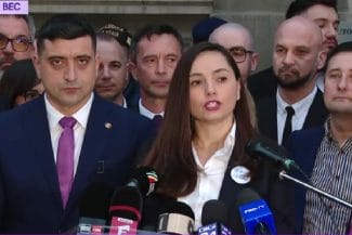 Știri de azi | VIDEO Anamaria Gavrilă și-a depus candidatura la președinția României, însoțită de George Simion: ‘Candidez pentru a reda românilor turul 2 înapoi’ - Știri de azi | 