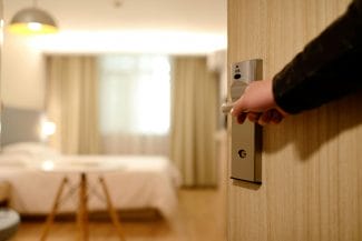 Știri de azi | Escrocherie de lux la Roma: 200 de turiști au plătit rezervări la hoteluri inexistente - Știri de azi | 