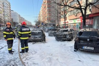 Știri de azi | UPDATE / VIDEO Incendiu puternic în Capitală: trei mașini au luat foc. Șapte autoturisme afectate - Știri de azi | 