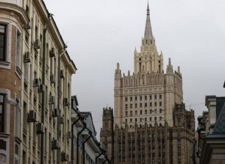 moscova-tass.png - Știri de azi Știri de azi | Moscova extinde o listă prin care interzice intrarea funcţionarilor UE în Rusia, ca măsură de retorsiune după cel de-al 16-lea pachet european de sancţiuni din februarie. Zaharova cataloghează Planul ”Reînarmarea Europei” drept o ”incitare la război” - Știri de azi |