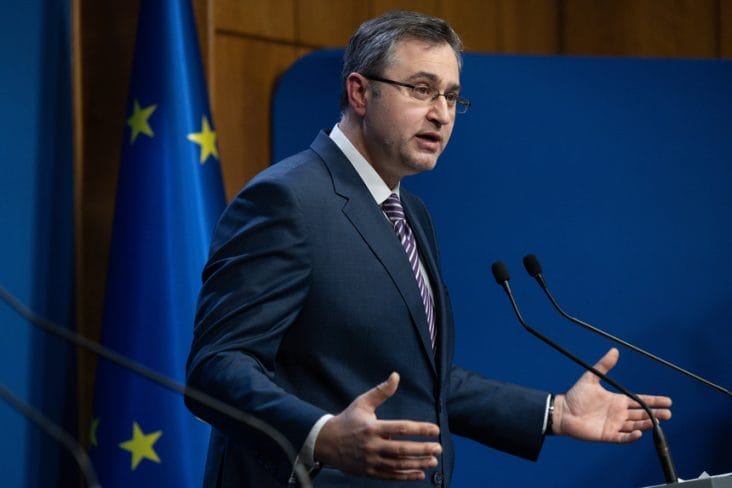 Știri de azi | Mihai Constantin: Termenul de aplicare a deciziei privind eliberarea automată a posturilor pentru personalul care a primit decizie de pensionare, dar care a rămas în sistemul public, a fost amânat până la 31 decembrie 2025 - Știri de azi | 