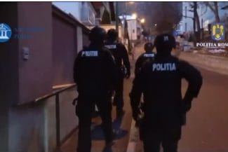 perr.jpg - Știri de azi Știri de azi | UPDATE – IGPR – 17 percheziţii în Bucureşti şi în 9 judeţe, într-un dosar privind coruperea alegătorilor / Vizaţi, inclusiv influenceri care au făcut campanie pentru Călin Georgescu / Bărbat care după percheziţii a ieşit în stradă cu o armă, amendat - Știri de azi |