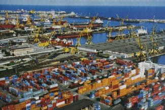port-constanta.jpg - Știri de azi Știri de azi | Analist economic: România are toate şansele să devină hub regional în domeniul logistic, al producţiei si al serviciilor transfrontaliere la Marea Neagră. Putem atrage investiţii de aproape 50 de miliarde de euro în următorii 15 ani în regiune - Știri de azi |
