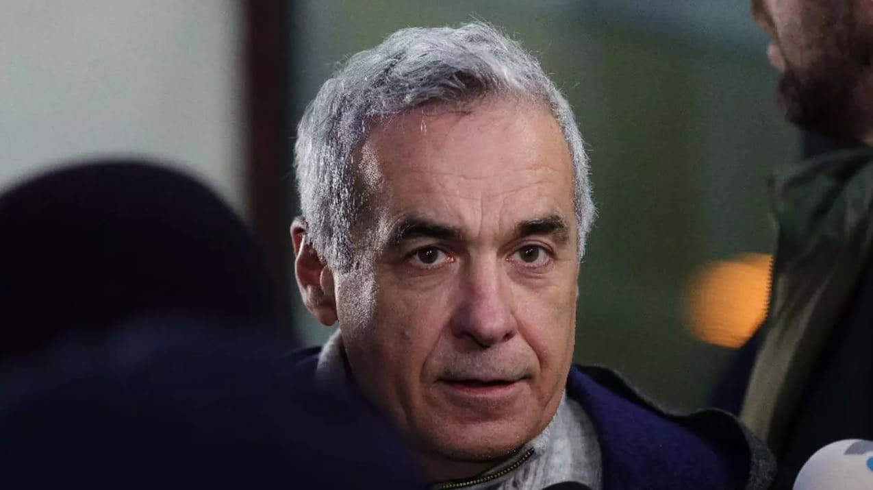 Judecătorii Curții Constituționale a României în proces de deliberare asupra unei contestații electorale