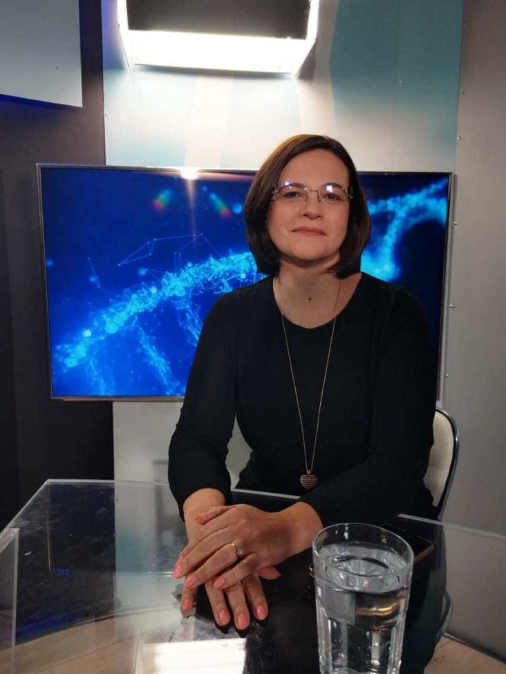 Știri de azi | Psihologul Yolanda Creţescu: Noi condamnăm această lume virtuală, dar această lume şi-a găsit locul, pentru că era locul gol. Noi am fost cei care am dispărut din lumea şi din proximitatea copiilor - Știri de azi | 