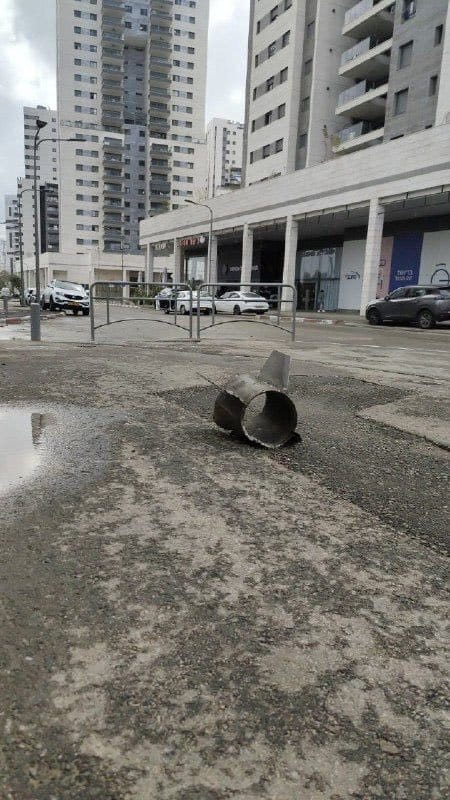 racheta-rishon-lezion.jpg - Știri de azi Știri de azi | Hamas lansează rachete spre Tel Aviv, primul său răspuns la noile operaţiuni ale Israelului în Gaza. Armata israeliană anunţă că şi-a extins în Rafah operaţiunea terestră din Gaza - Știri de azi |