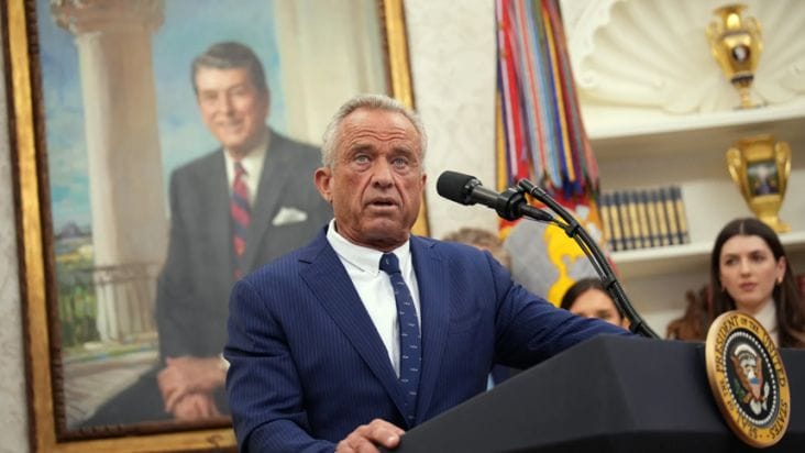 Știri de azi | SUA – Secretarul Sănătăţii Robert F. Kennedy Jr. ”antivaccin” îndeamnă la vaccinare împotriva rujeolei, în urma intensificării epidemiei din Texas şi laudă vaccinul împotriva rujeolei, rubeolei şi oreionului (RRO) într-un editorial pe site-ul Fox News - Știri de azi | 