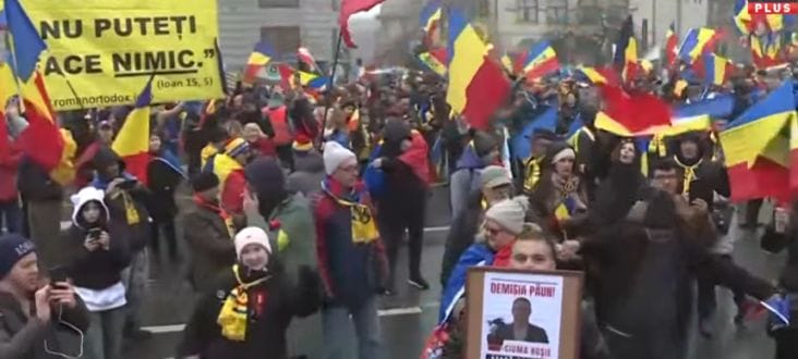 screenshot-2025-03-01-173211.png - Știri de azi Știri de azi | Manifestări violente la protestul organizat de AUR, în Capitală. Unii dintre participanţi au aruncat asupra forţelor de ordine cu sticle cu apă şi lăzi din plastic - Știri de azi |