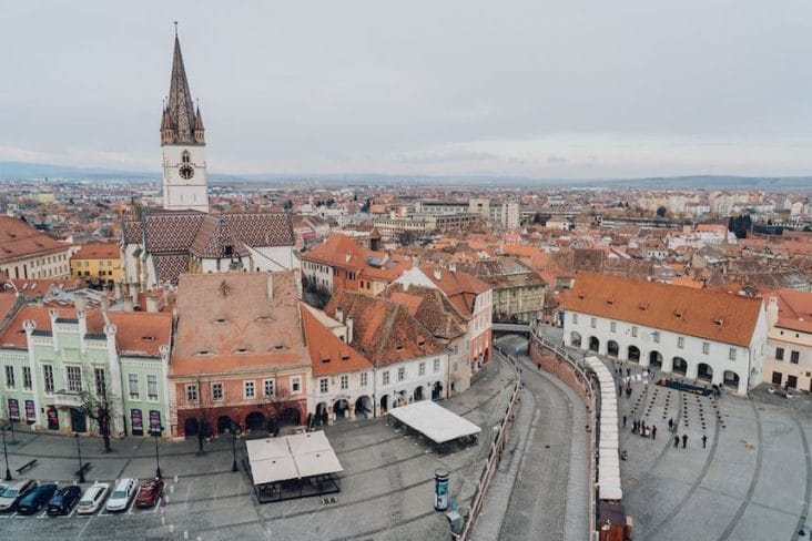 sibiu-centru.jpg - Știri de azi Știri de azi | INS: Sosirile înregistrate în structurile de primire turistică au crescut cu 10,2%, în ianuarie 2025, la 847.300 de persoane, faţă de ianuarie 2024 - Știri de azi |