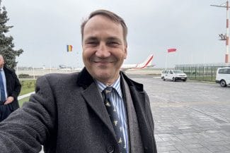 Știri de azi | Polonia consideră că UE ar trebui să ia unele decizii fără unanimitate. „Nu putem face Europa mai rezistentă atunci când efortul este sabotat de o singură ţară”, spune Radoslaw Sikorski - Știri de azi | 