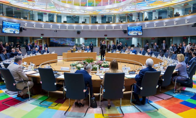 Știri de azi | Ilie Bolojan: Uniunea Europeană, pentru a fi mai puternică, trebuie să fie o Uniune mai competitivă economic / Liderii europeni au vorbit despre reducerea birocraţiei şi simplificarea achiziţiilor / Ce alte direcţii se iau în discuţie - Știri de azi | 