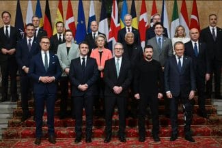 Știri de azi | A început summitul pentru securitatea Europei de la Londra. Keir Starmer: Este vital pentru securitatea fiecărei naţiuni de aici şi a multor altora - Știri de azi | Liderii europeni împreună cu președintele ucrainean Volodimir Zelenski, la summitul privind securitatea Europei organizat la Londra de premierul britanic Keir Starmer