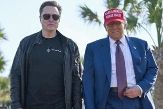 trump-cu-musk-x.jpg - Știri de azi Știri de azi | Donald Trump anunţă că îşi cumpără o maşină Tesla în semn de susţinere pentru Elon Musk - Știri de azi |