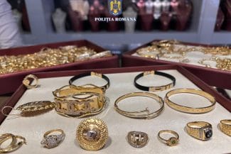 whatsapp-image-2025-03-14-at-10-56-29.jpg - Știri de azi Știri de azi | Percheziţii într-un dosar penal cu bijuterii posibil contrafăcute, cu un prejudiciu de peste 5 milioane de lei / Vizate, zece persoane din Bihor, Arad şi Turcia - Știri de azi |