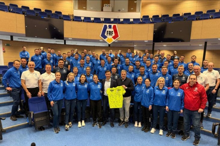 arbitri.jpg - Știri de azi Știri de azi | Pregătire pe simulatorul VAR pentru arbitrii din prima ligă – VIDEO - Știri de azi |