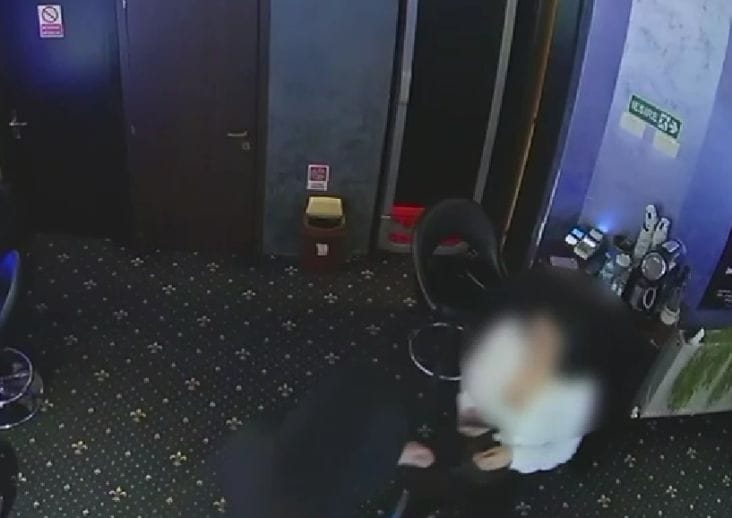 Știri de azi | Bărbat care a ameninţat angajata unei săli de jocuri de noroc din Bucureşti şi a sustras bani, reţinut – VIDEO - Știri de azi | 