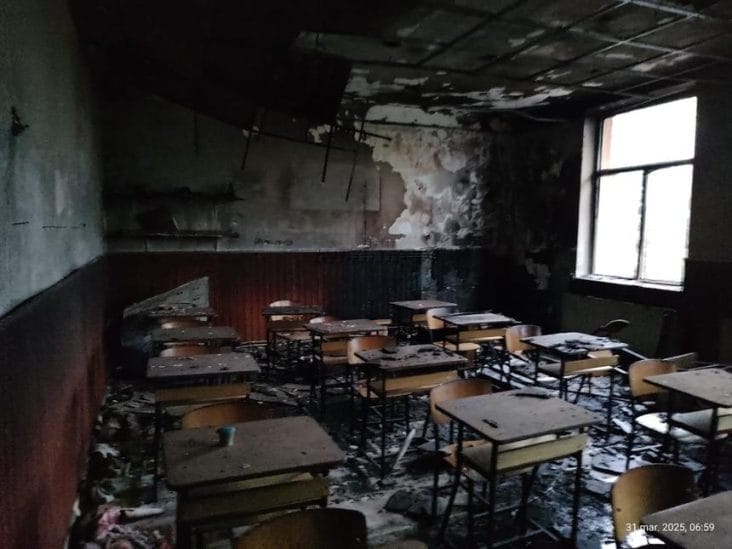 foc-scoala.jpg - Știri de azi Știri de azi | Anchetă la Galaţi pentru identificarea responsabililor de incendierea unei săli de clasă a şcolii din localitatea Malul Alb VIDEO - Știri de azi |