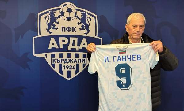 Știri de azi | Clubul bulgar, care ţinuse un minut de reculegere pentru un fost jucător pe care îl credea mort, l-a invitat pe acesta să asiste la un meci - Știri de azi | 