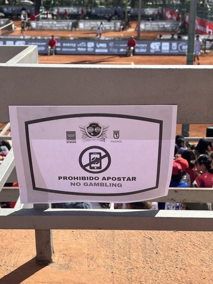 gombos.jpg - Știri de azi Știri de azi | Tenis: Slovacul Norbert Gombos s-a certat cu pariorii care l-au fluierat la un turneu de la Madrid – VIDEO - Știri de azi |