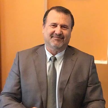 Știri de azi | John Ion Banu Muscel explică de ce vrea ca românii să aibă dreptul să poarte arme de foc: Luăm cazul unei doamne de 80 de ani, singură în apartament, care este atacată de un muşchiulos de 120 de kilograme. Cum o apărăm noi? Să fie asta ca o sperietoare - Știri de azi | 