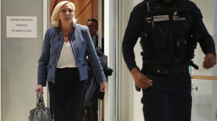 Știri de azi | Marine Le Pen, alţi 11 condamnaţi şi Partidul de extremă dreapta Rassemblement national fac apel în dosarul asistenţilor europarlamentari. O hotărâre, în vara lui 2026 - Știri de azi | 