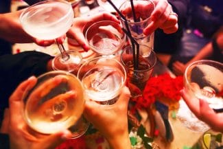 media-172993234141767200.jpg - Știri de azi Știri de azi | Studiul recent care aruncă în aer miturile despre alcool: Consumul redus de alcool poate crește riscul de cancer și boli cardiovasculare - Știri de azi |