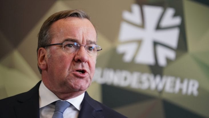 media-173954926067752200.jpg - Știri de azi Știri de azi | Nemții pun paie pe foc. Îi cer lui Zelenski să nu accepte Pacea americană: Ar echivala cu o capitulare! - Știri de azi |