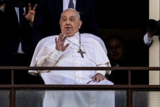 media-174327140070661600.jpeg - Știri de azi Știri de azi | Papa Francisc le-a mulțumit medicilor care i-au salvat viața în cadrul unei întâlniri la Vatican - Știri de azi |