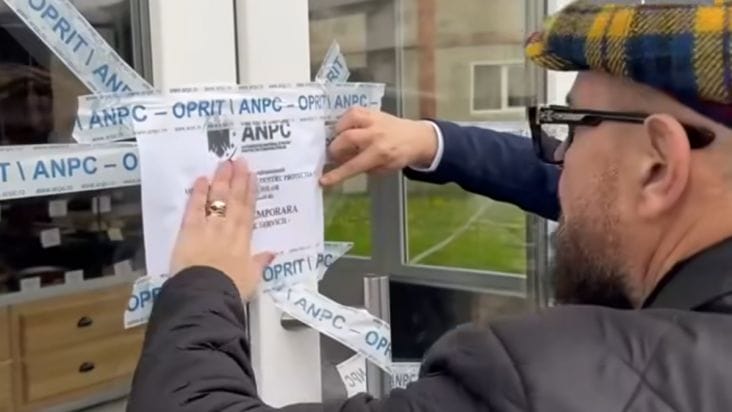 media-174327676284837300.png - Știri de azi Știri de azi | VIDEO Piedone, la un pas de accident grav – Un zid s-a prăbușit lângă el. Restaurant italian, închis de ANPC pentru șase luni - Știri de azi |