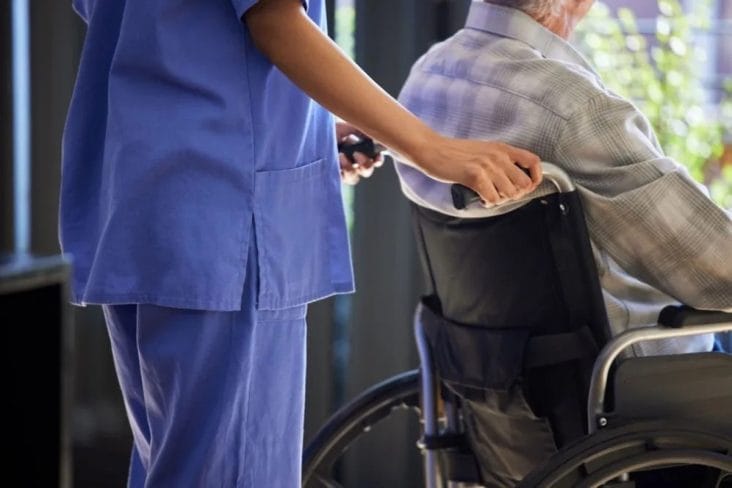 Știri de azi | Scandal ca-n filme în Italia: badantă moldoveancă, măritată cu fiul bătrânei pe care a îngrijit-o, acuzată de violență și amenințări. Ce povestește fostul soț - Știri de azi | 