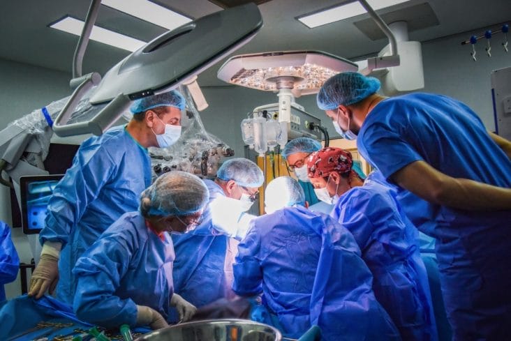 Știri de azi | Transplant inedit la Spitalul Clinic Dr. C. I. Parhon – un bărbat a primit câte un rinichi de la ambii părinţi - Știri de azi | 