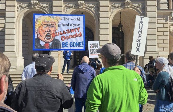 Știri de azi | VIDEO Manifestaţii anemice în unele oraşe europene împotriva lui Trump și Musk - Știri de azi | 