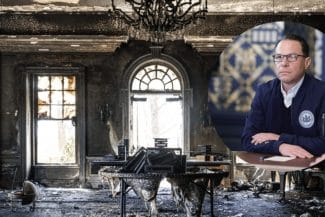 Știri de azi | VIDEO I-au dat foc casei unui mare guvernator american: Prima reacție a oficialului, după ce a fost trezit de poliție în miez de noapte - Știri de azi | 